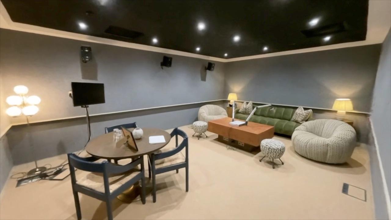 Flythroughs Image Immersive videos of your spaces